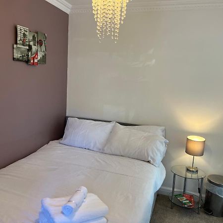 Sleepneat Bed & Breakfast Ascot  Bagian luar foto