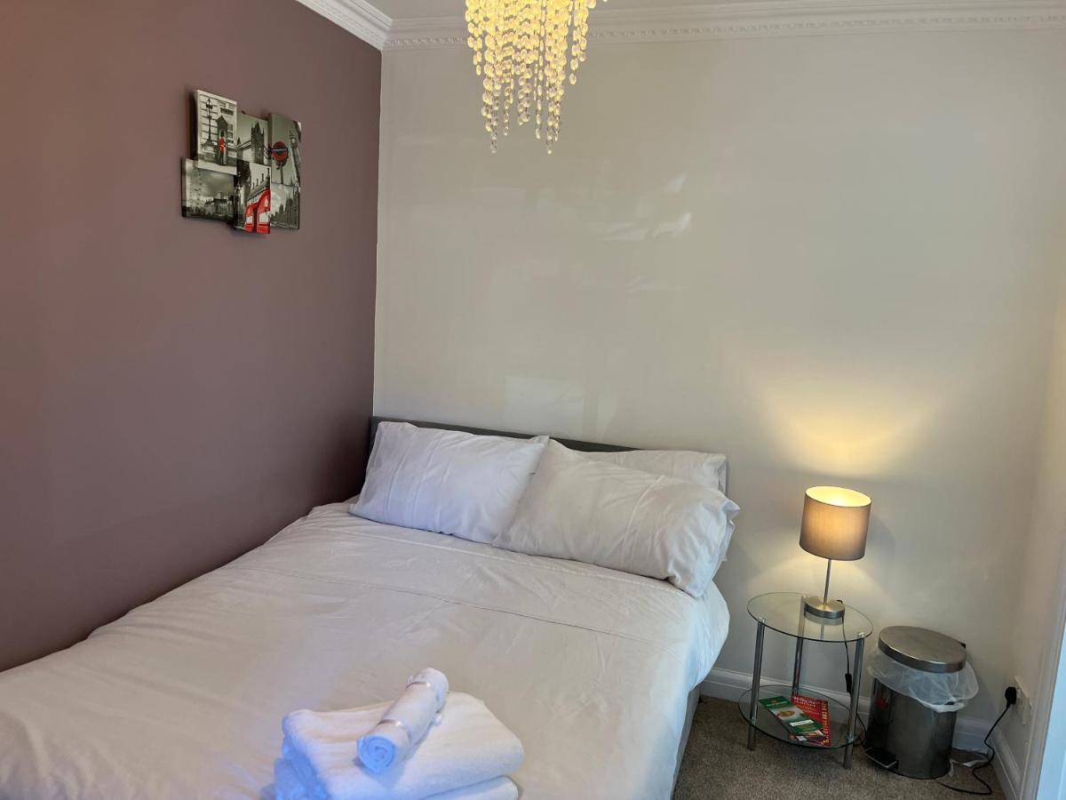 Sleepneat Bed & Breakfast Ascot  Bagian luar foto