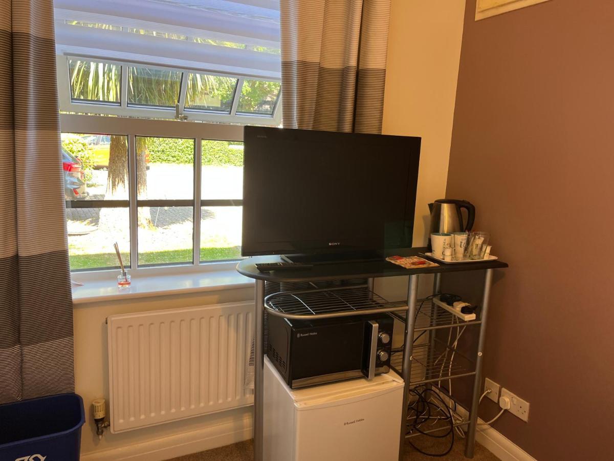 Sleepneat Bed & Breakfast Ascot  Bagian luar foto