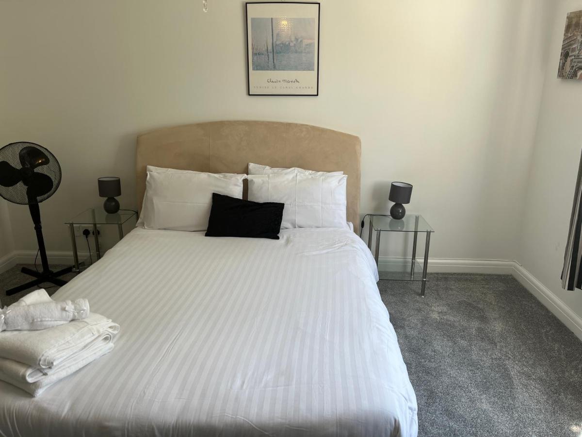 Sleepneat Bed & Breakfast Ascot  Bagian luar foto