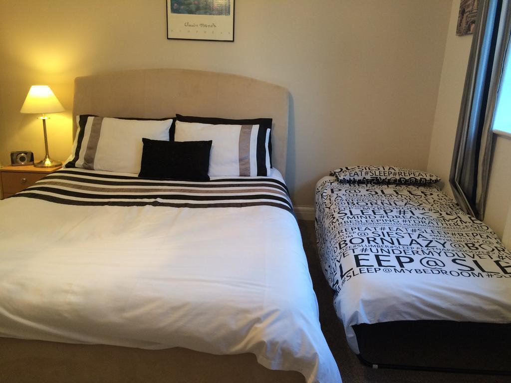 Sleepneat Bed & Breakfast Ascot  Bagian luar foto