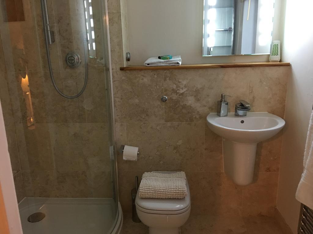 Sleepneat Bed & Breakfast Ascot  Bagian luar foto