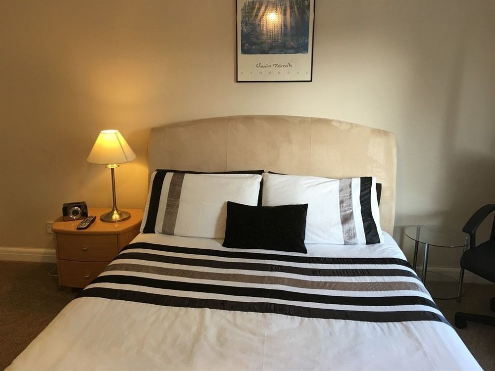 Sleepneat Bed & Breakfast Ascot  Bagian luar foto