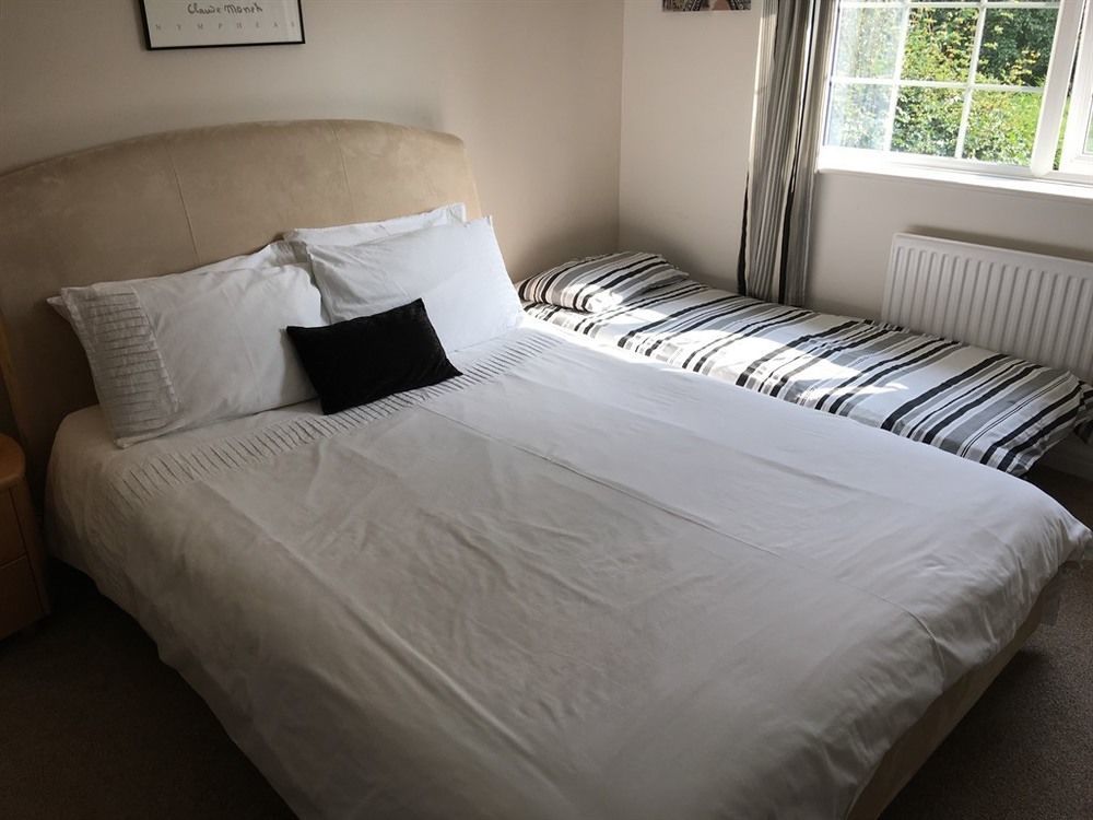 Sleepneat Bed & Breakfast Ascot  Bagian luar foto