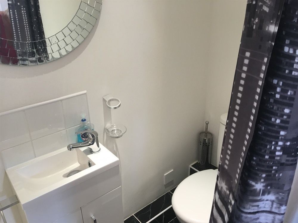 Sleepneat Bed & Breakfast Ascot  Bagian luar foto